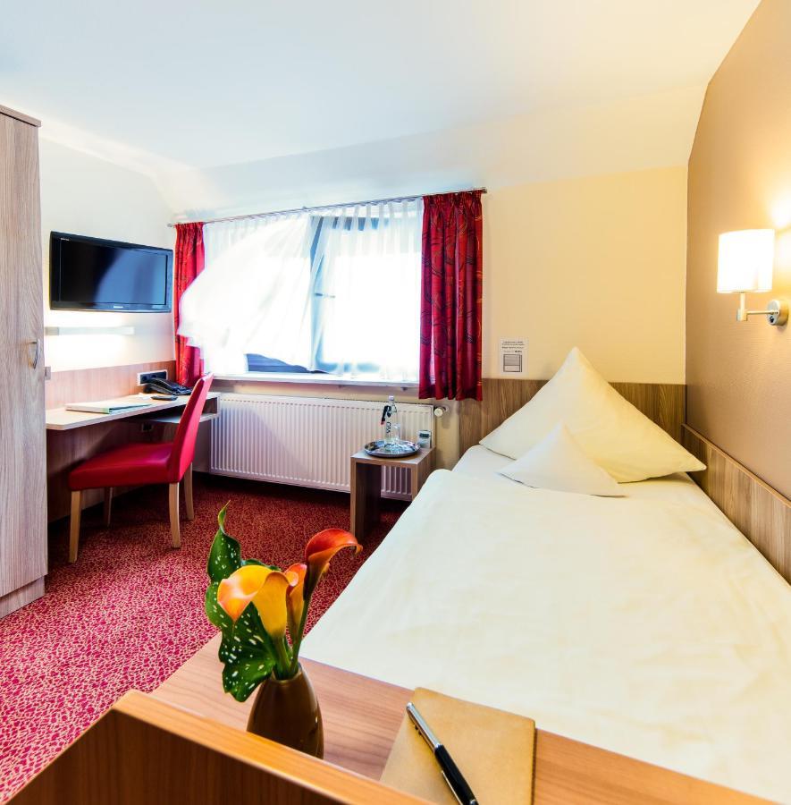 Ambient Hotel Am Europakanal Фюрт Экстерьер фото