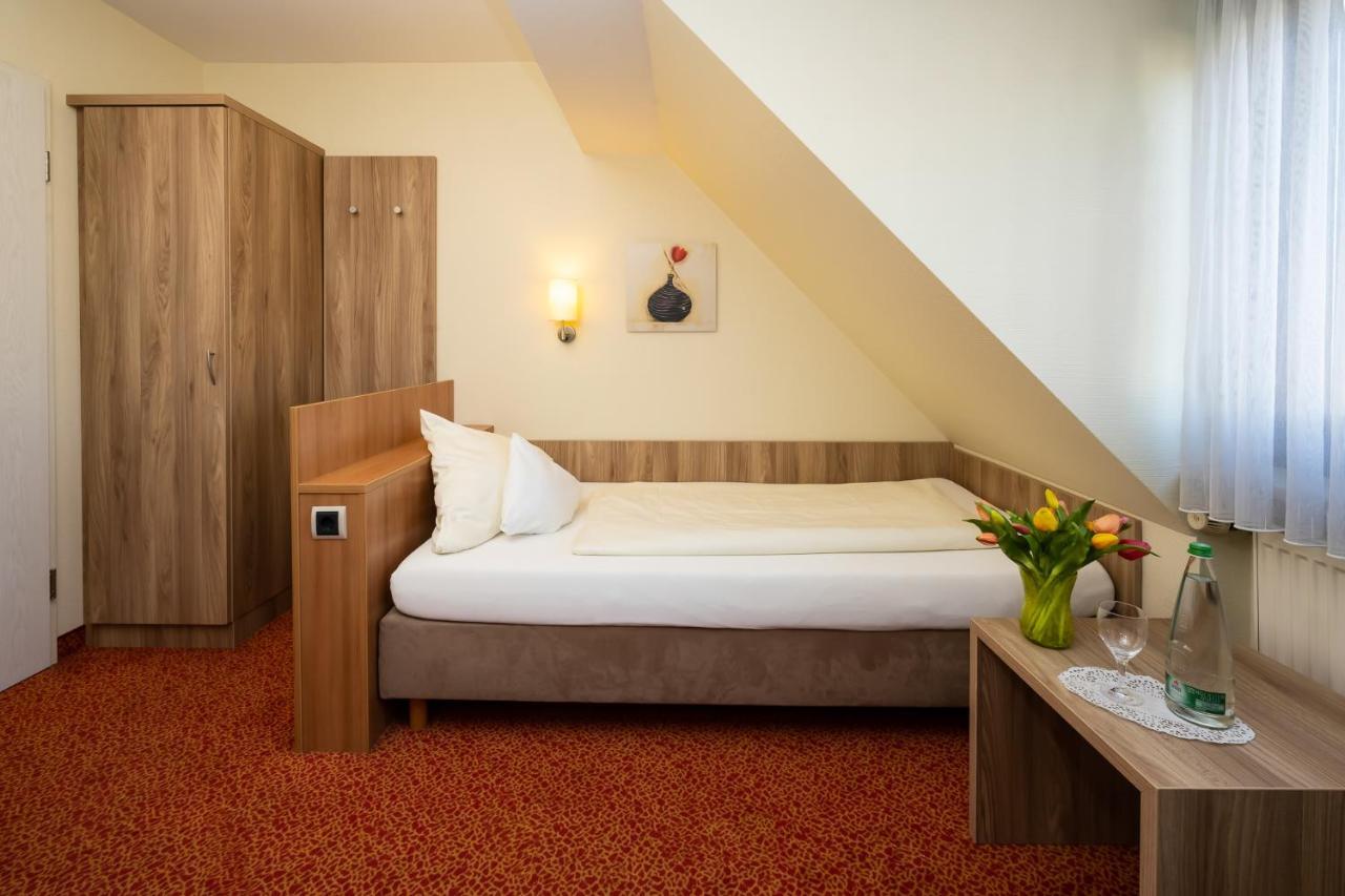 Ambient Hotel Am Europakanal Фюрт Экстерьер фото