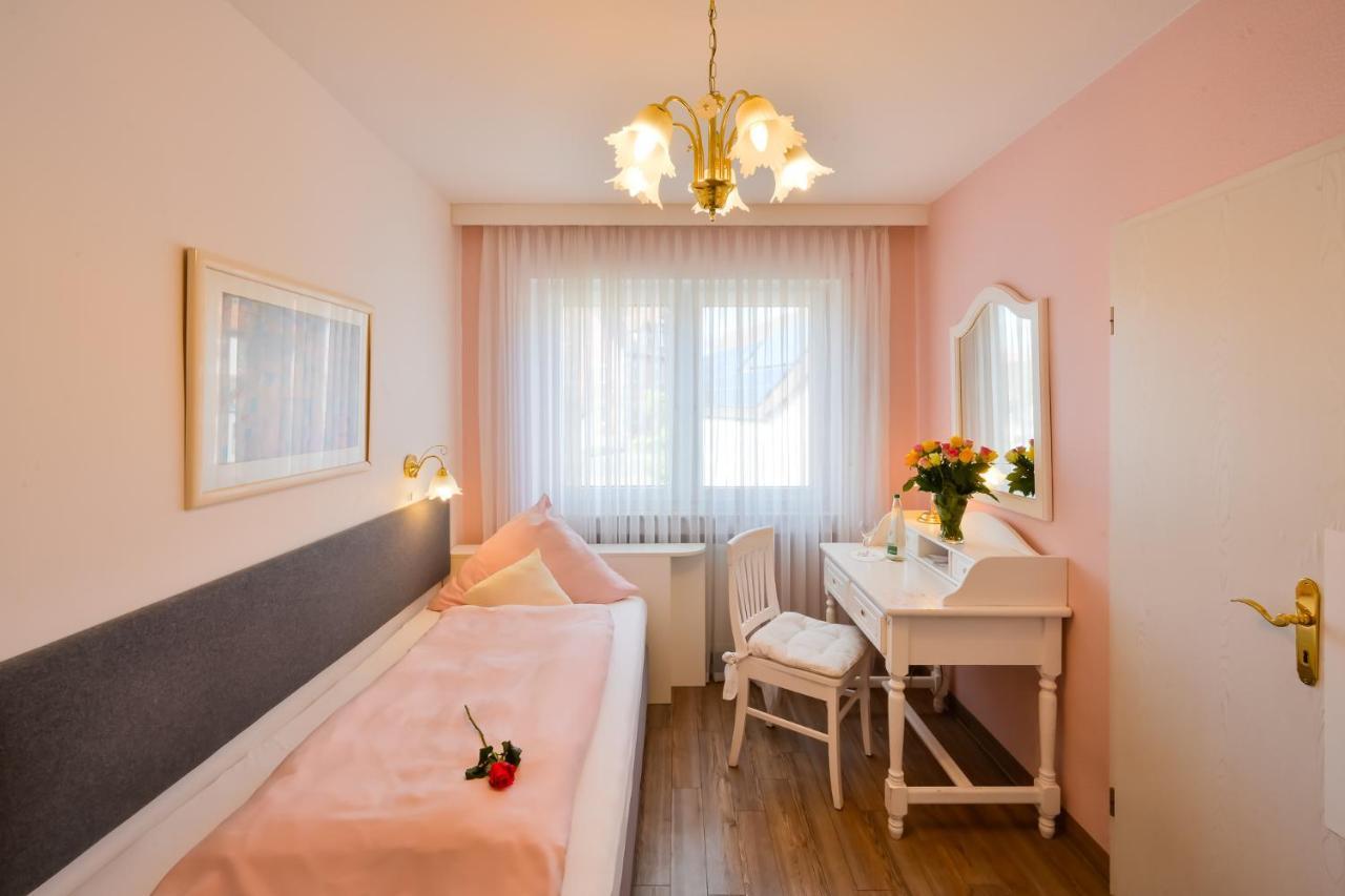 Ambient Hotel Am Europakanal Фюрт Экстерьер фото