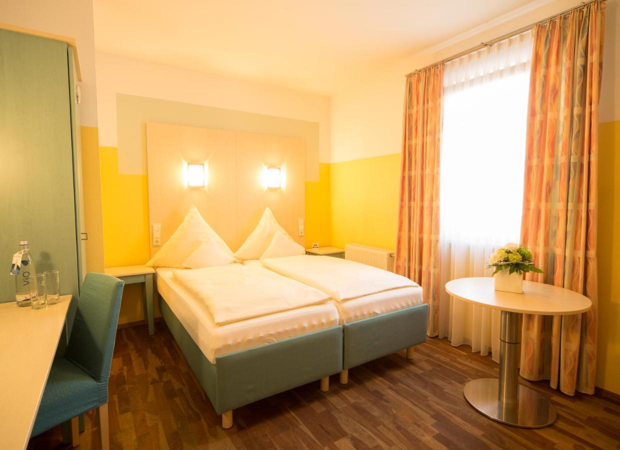 Ambient Hotel Am Europakanal Фюрт Экстерьер фото