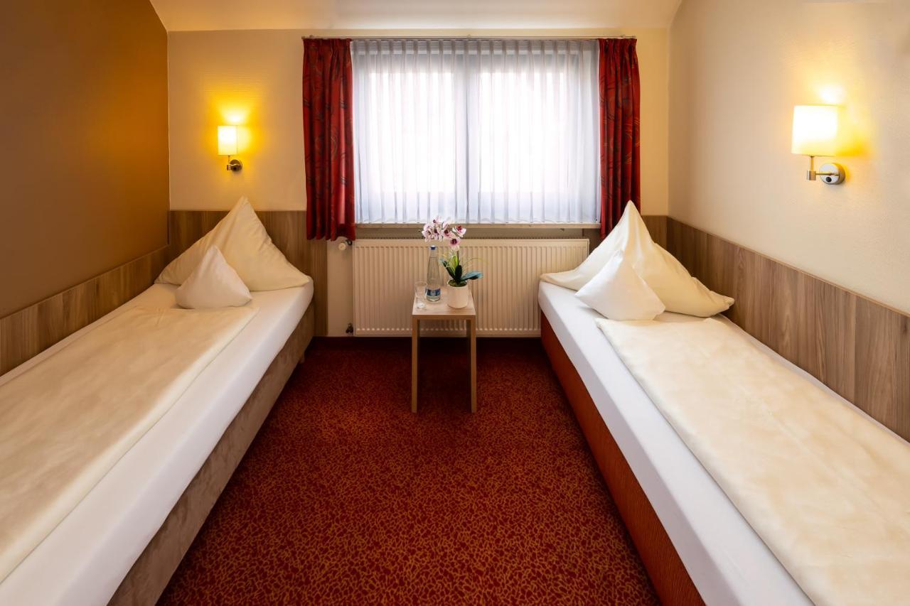 Ambient Hotel Am Europakanal Фюрт Экстерьер фото