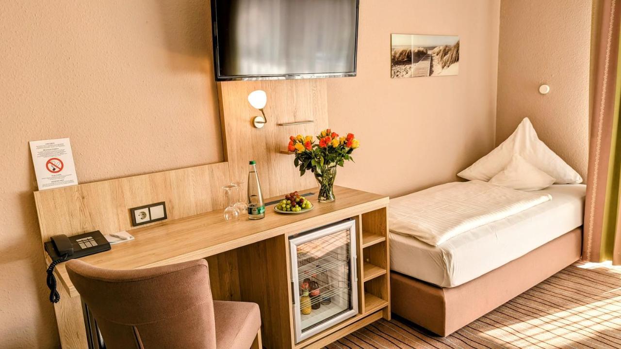 Ambient Hotel Am Europakanal Фюрт Экстерьер фото