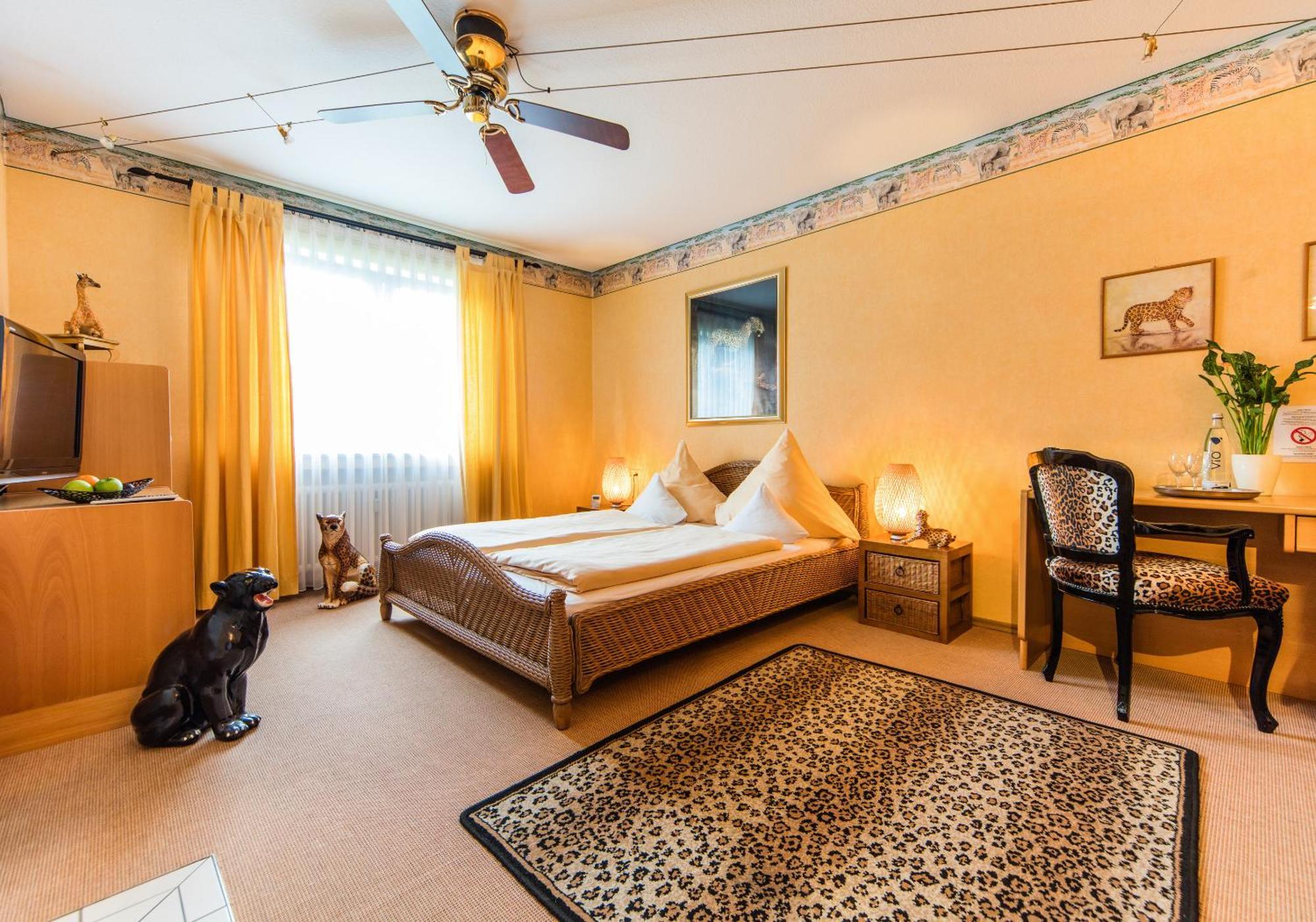 Ambient Hotel Am Europakanal Фюрт Экстерьер фото